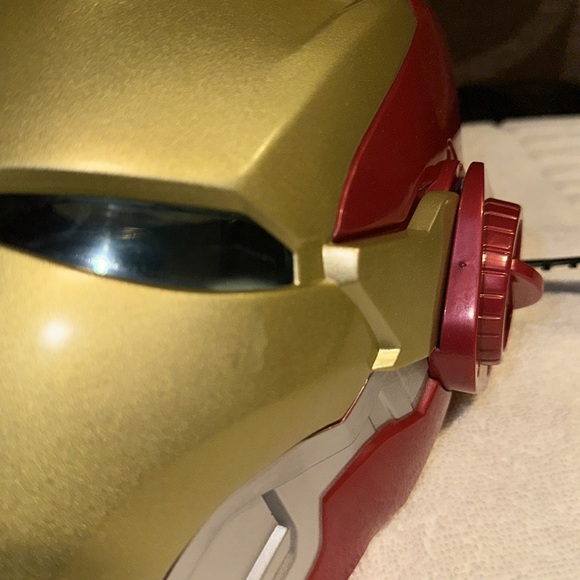 DISNEYPARKS MARVEL EXCLUSIVE- IRON MAN MASK COLLECTORS ITEM - Picture 12 of 12